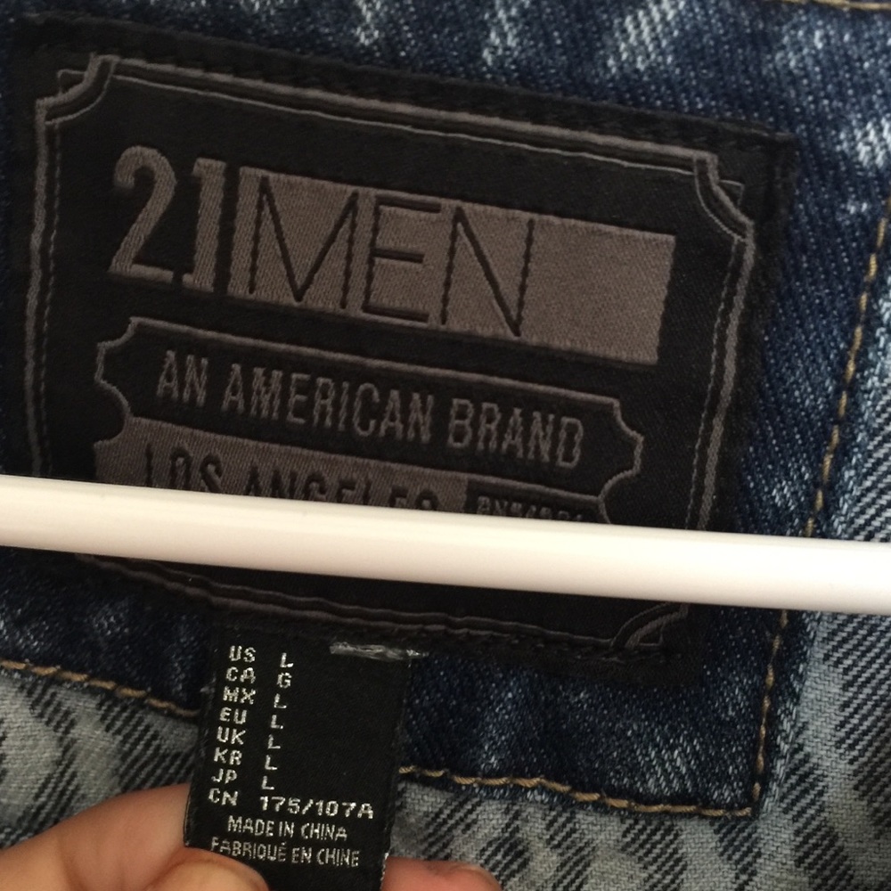 Men washed jean jacket sleeveless